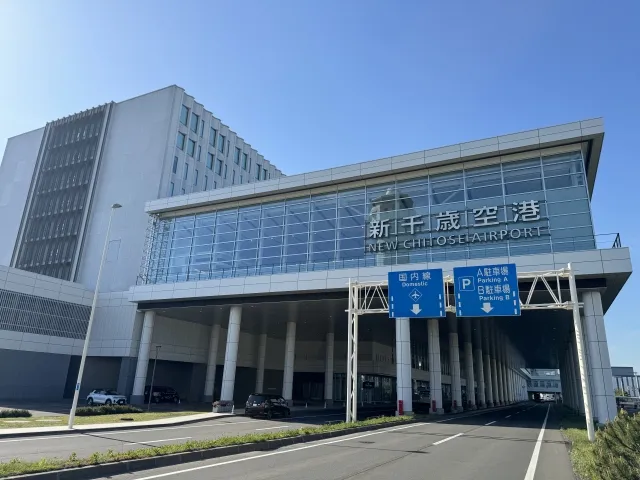 新千歳空港のターミナル外観