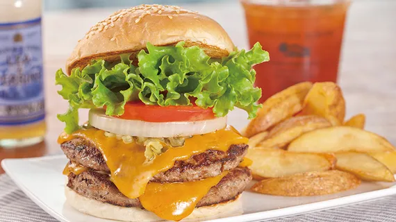 ダブルチーズバーガーとポテト