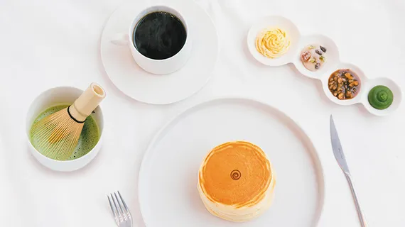 コーヒーとパンケーキ、抹茶のセット