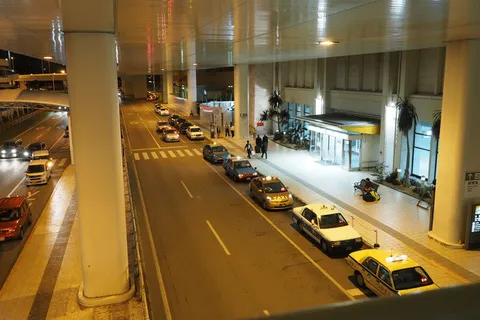 那覇空港からタクシーを使ったらいくらかかる？乗り場や時間を解説！